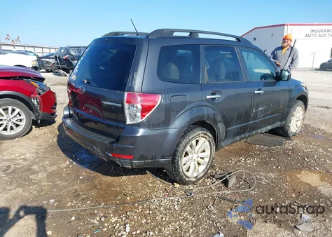 2012 Subaru Forester 2.5X Premium из США, поврежденный, VIN JF2SHBCC2CH442451